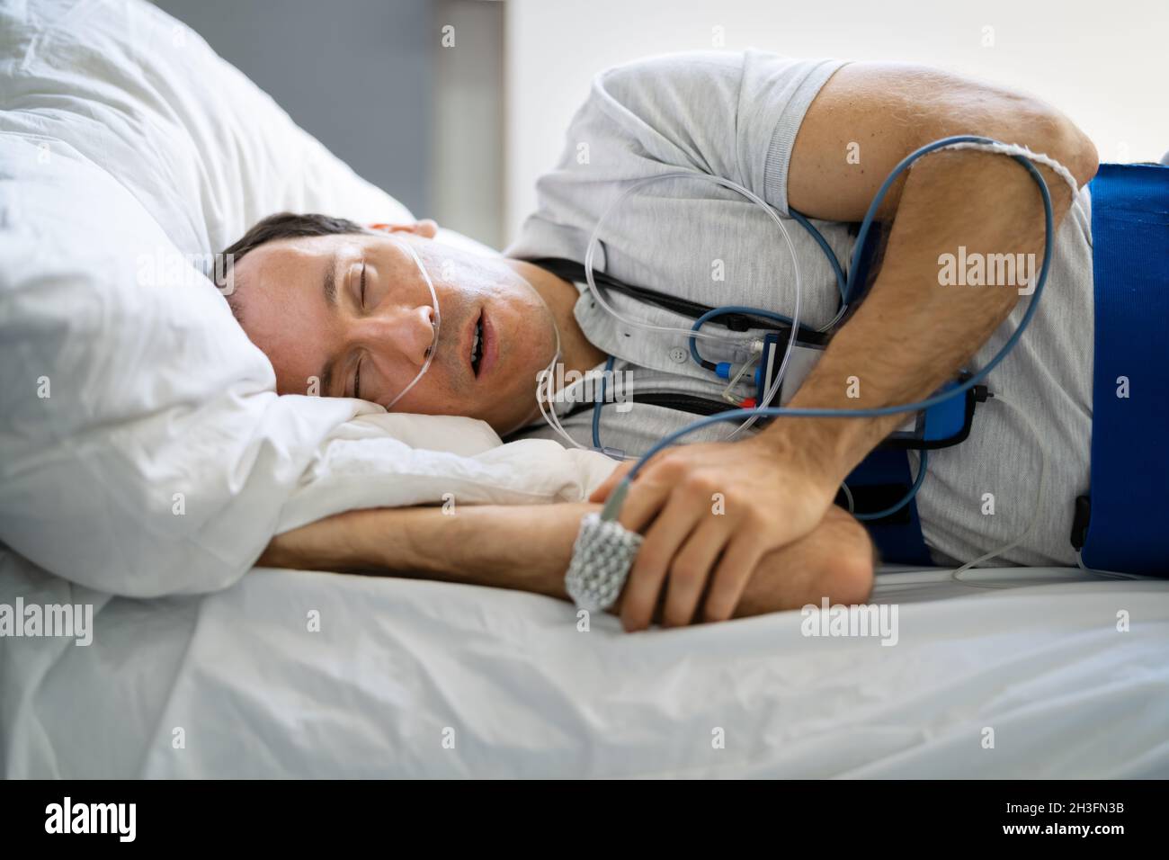 Behandlung Von Apnoe-Schlafstörungen Im Krankenhaus. Man Therapy Stockfoto
