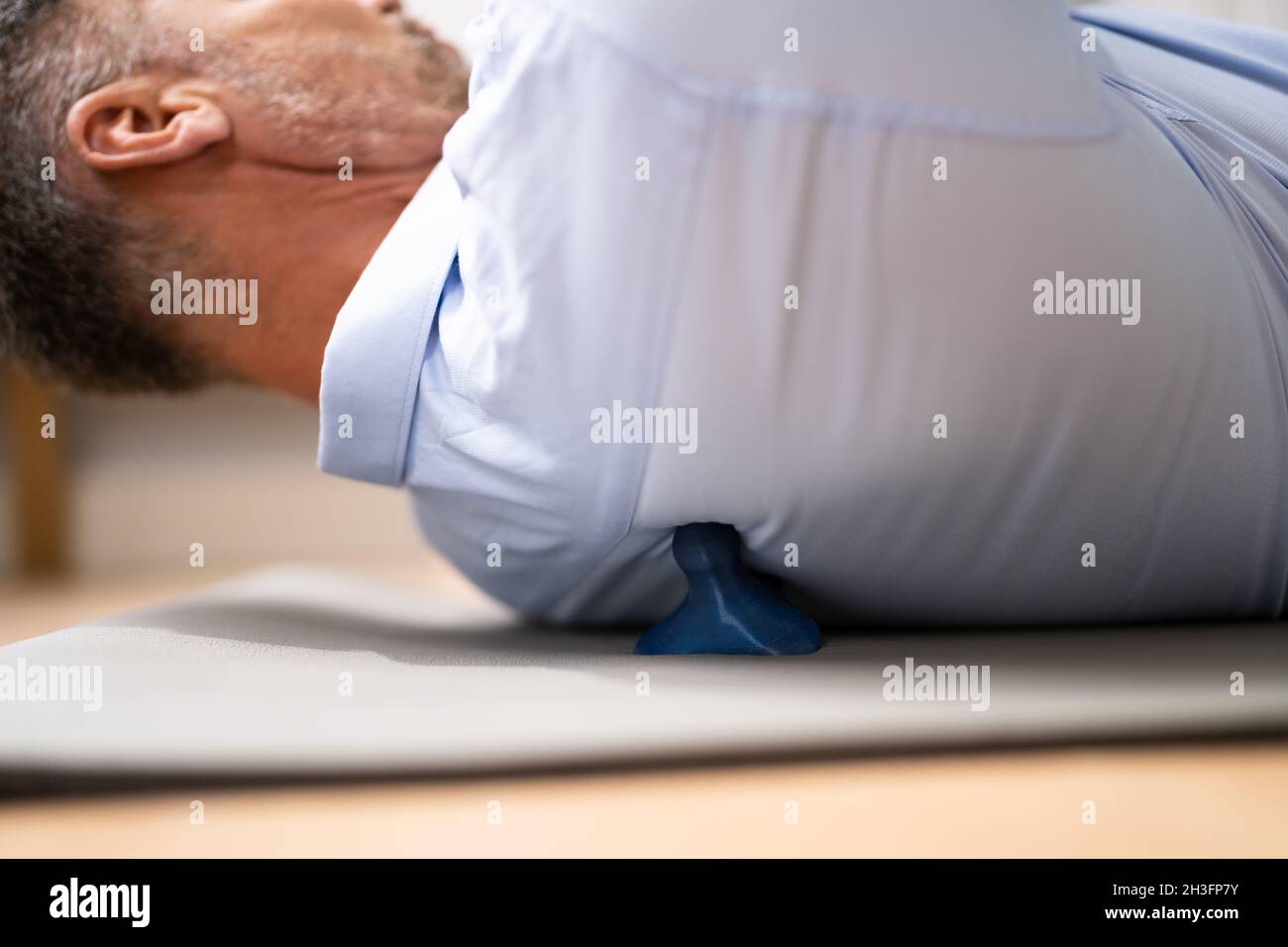 Zurück Trigger Point Tool Für Myofasziale Druckentriegelung Und Massage Stockfoto