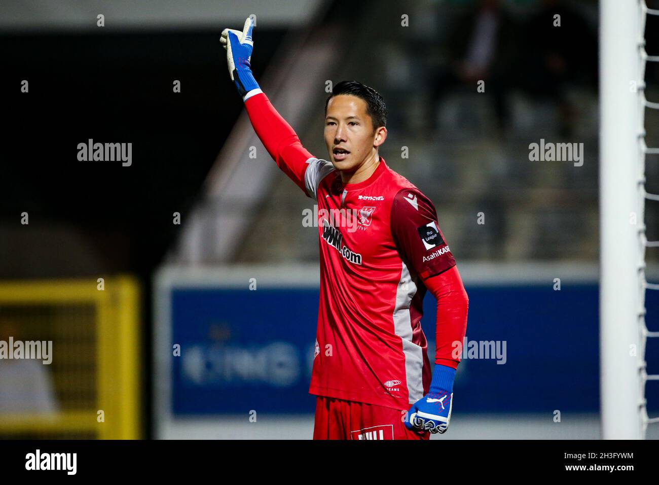 LEUVEN, BELGIEN - 24. OKTOBER: Torwart Daniel Schmidt vom STVV während des Jupiler Pro League-Spiels zwischen OH Leuven und STVV im Het King Power im Den Dreef Stadion am 24. Oktober 2021 in Leuven, Belgien (Foto: Perry van de Leuvert/Orange Picts) Stockfoto