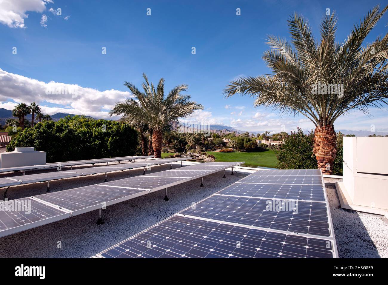 Stromerzeugung auf dem Dach von Solarzellen in Indian Wells, Kalifornien Stockfoto