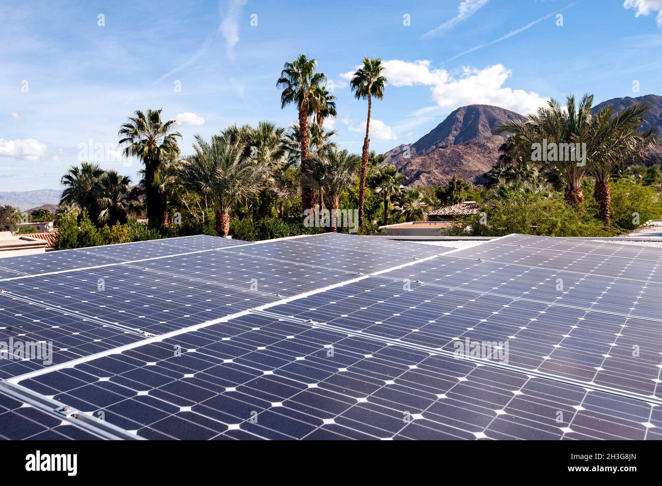 Stromerzeugung auf dem Dach von Solarzellen in Indian Wells, Kalifornien Stockfoto