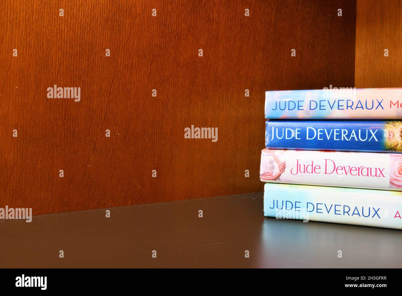 Romane der meistverkauften amerikanischen Autorin Jude Deveraux; historische Romane und Zeitreise-Romane. Stockfoto