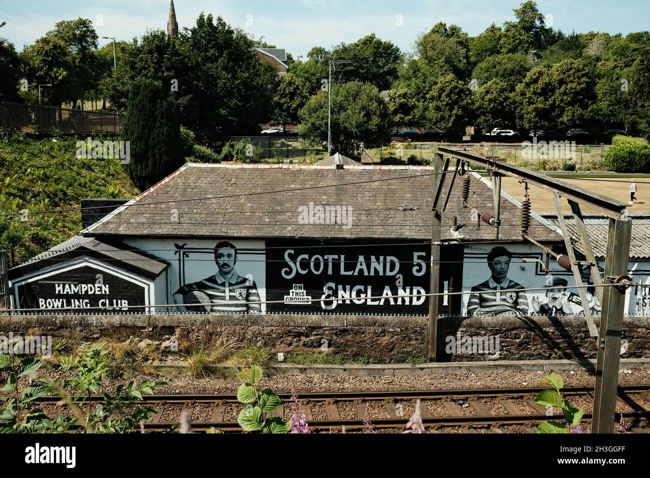 Schottisches Fußballgemälde, Glasgow. Schottland V England international. Hampden Bowling Club. Cathcart Railway Line, Schottland. Mit Andew Watson. Stockfoto