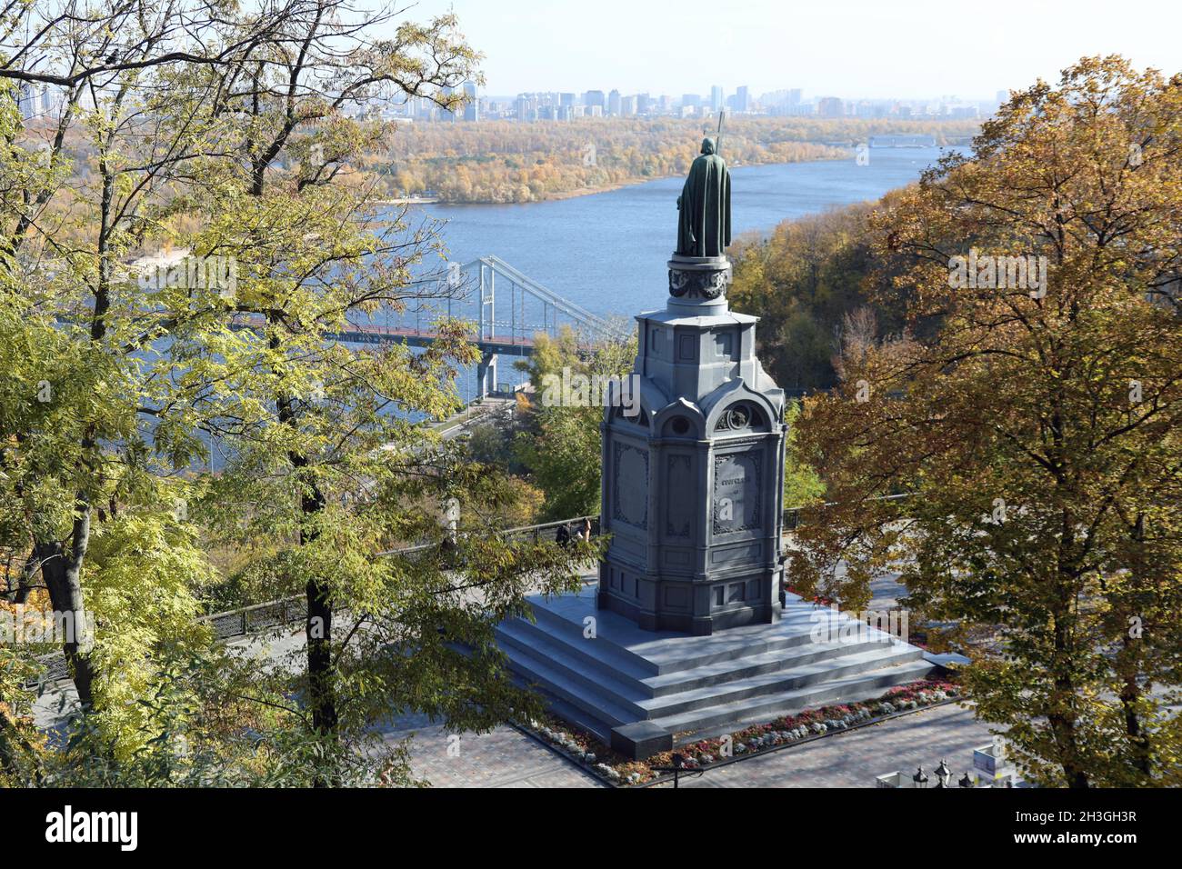 Denkmal des heiligen Wladimir am rechten Ufer des Flusses Dnjepr in Kiew Stockfoto