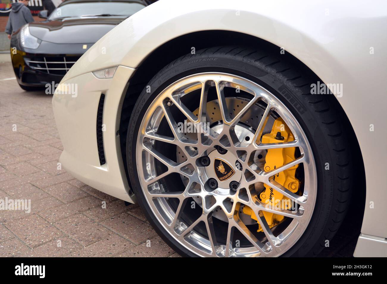 Castelnuovo don Bosco, Piemont, Italien -24 September 2021: Das Treffen der Supercars Veranstaltung in Piemont. Bremsen und Felgen aus Leichtmetalllegierung von Lamborghini Gallardo 55 Stockfoto