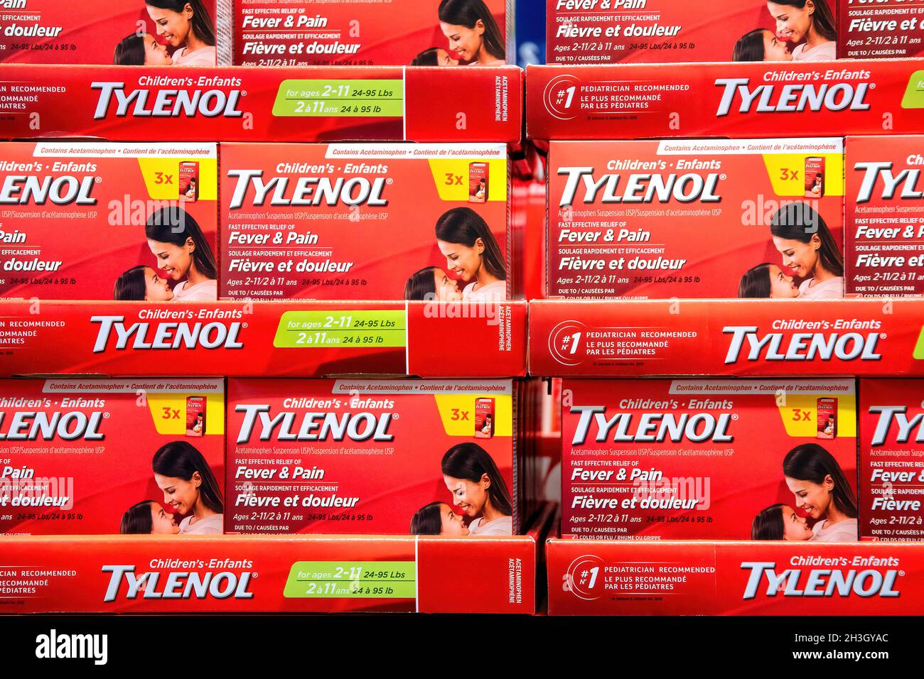 Toronto, Ontario, Canada-October 20, 2019: Boxen von Tylenol in einer Apotheke. Das Produkt hat eine gute Nachfrage in den meisten kanadischen speichert. Stockfoto