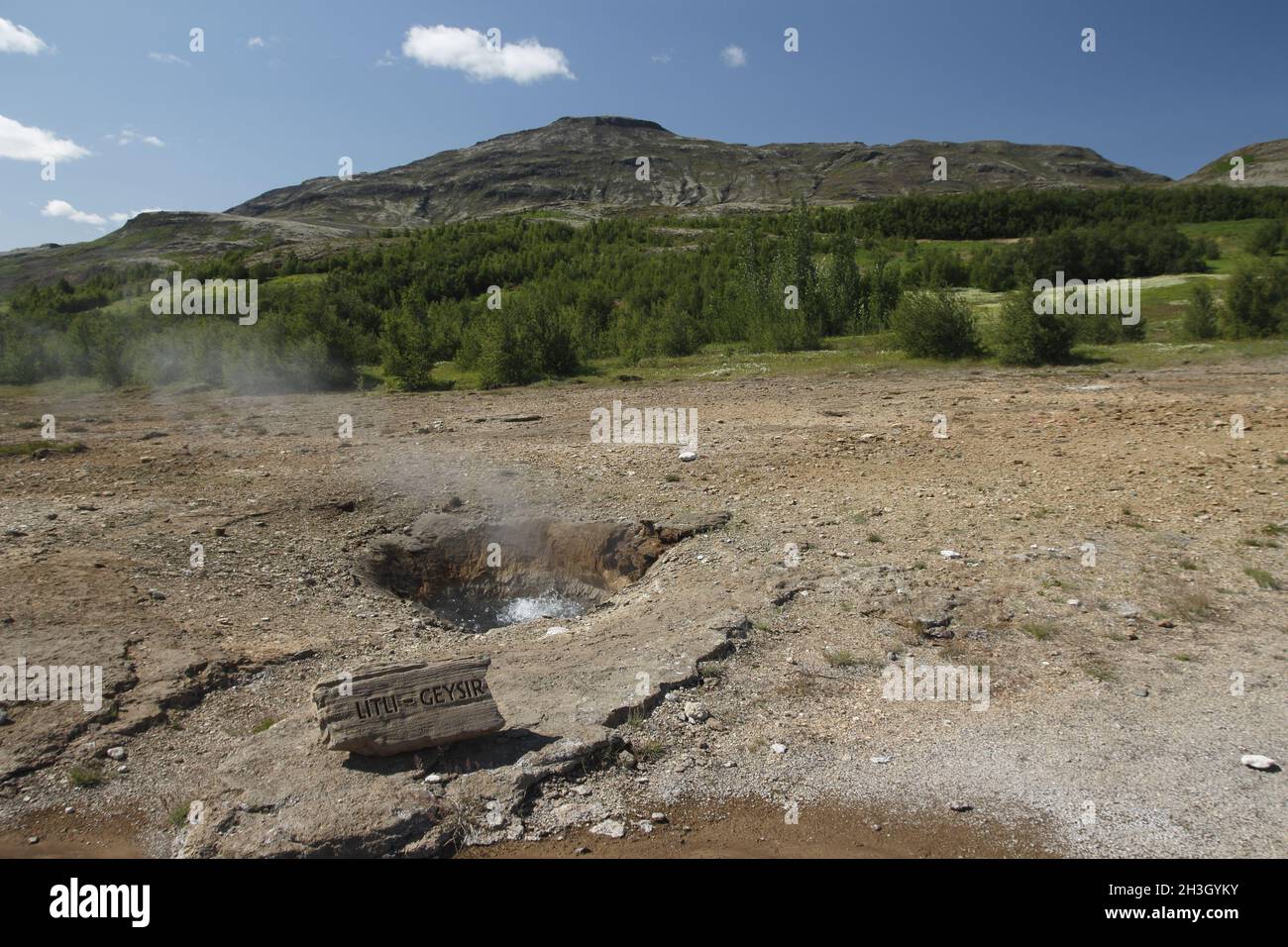 Litli Geysir (Kleiner Geysir). Geysir Geothermie Gebiet Stockfoto