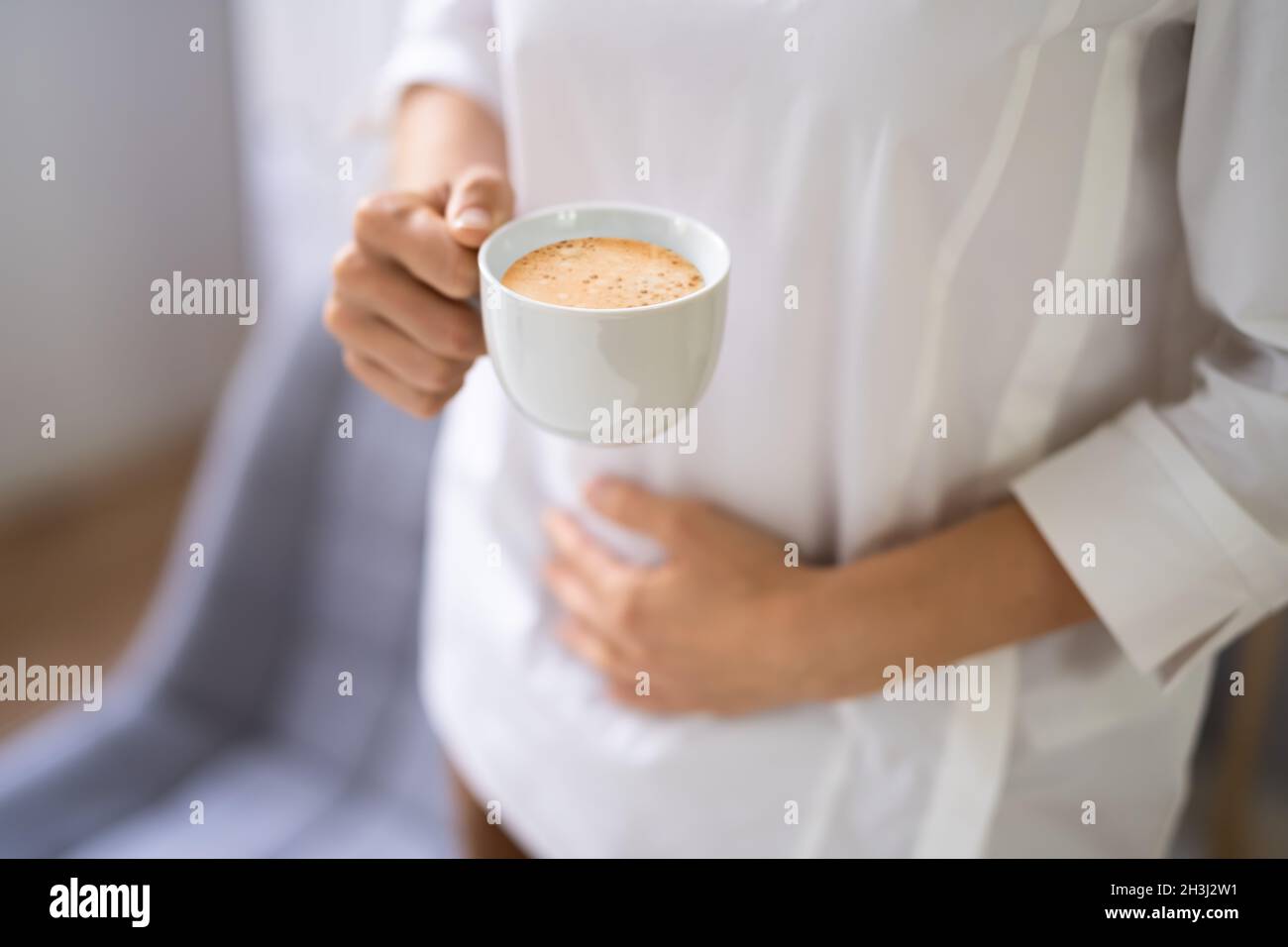 Magenache Und Schmerzen Durch Kaffee. Magen-Darm-Sodbrennen Stockfotografie  - Alamy