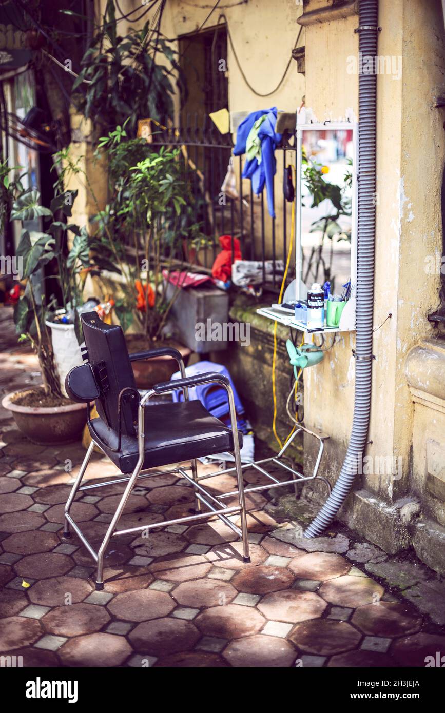 Hanoi - Vietnam, 15. Juni 2015: Ein Friseursalon auf der Straße Stockfoto