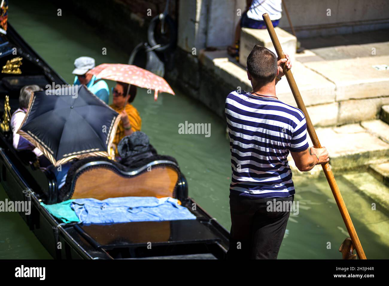 Venedig, Italien - Juli 12: Gondoliere sein Gewerbe in Venedig Italien am 12. Juli 2014 Stockfoto