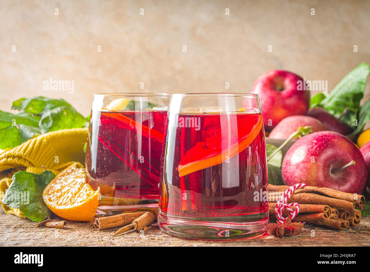 Traditioneller Herbst Winter Alkohol trinken. Heißer Herbst fruchtige ...