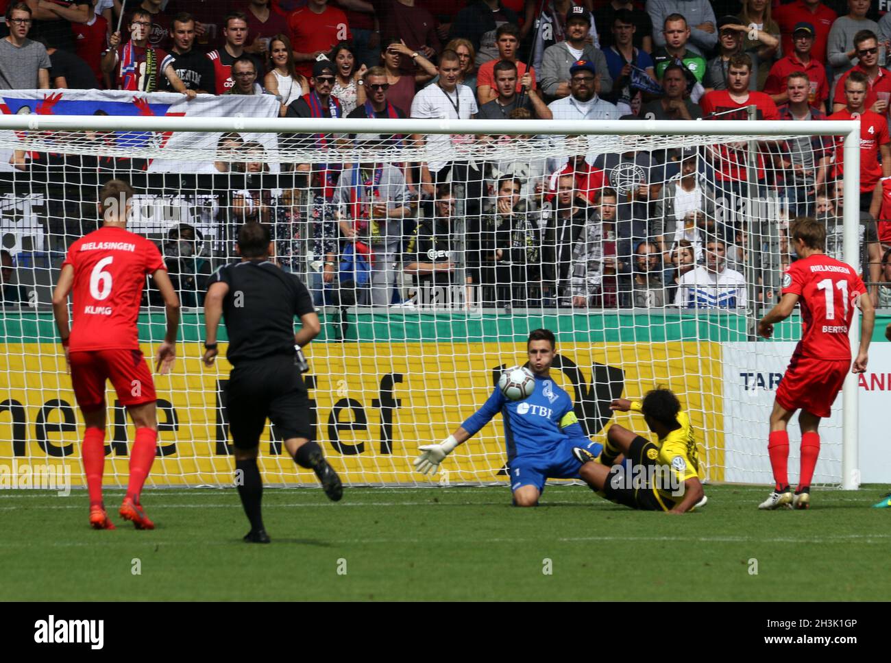 DFB-Cup 17/18 1 Std.: Rielasingen-Arlen gegen Borussia Dortmund Stockfoto