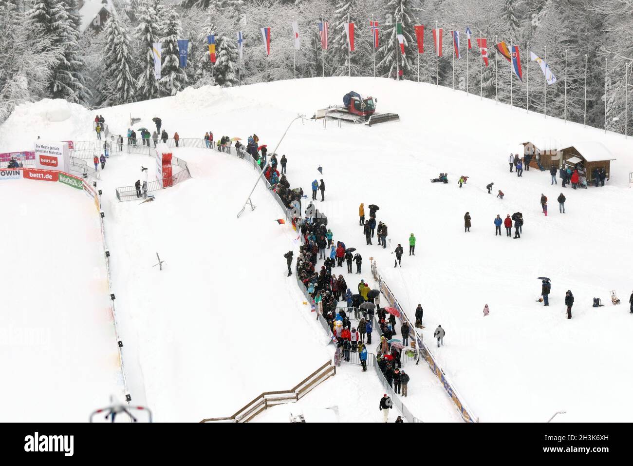 FIS World Cup Skisprung Frauen - Teamwettbewerb Stockfoto