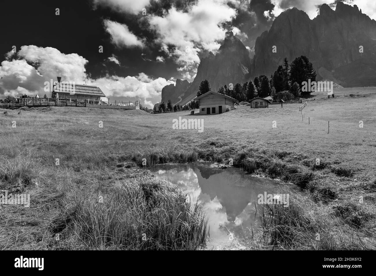 Villnösser Dolomiten. The Odle. Schwarz und Weiß. Stockfoto