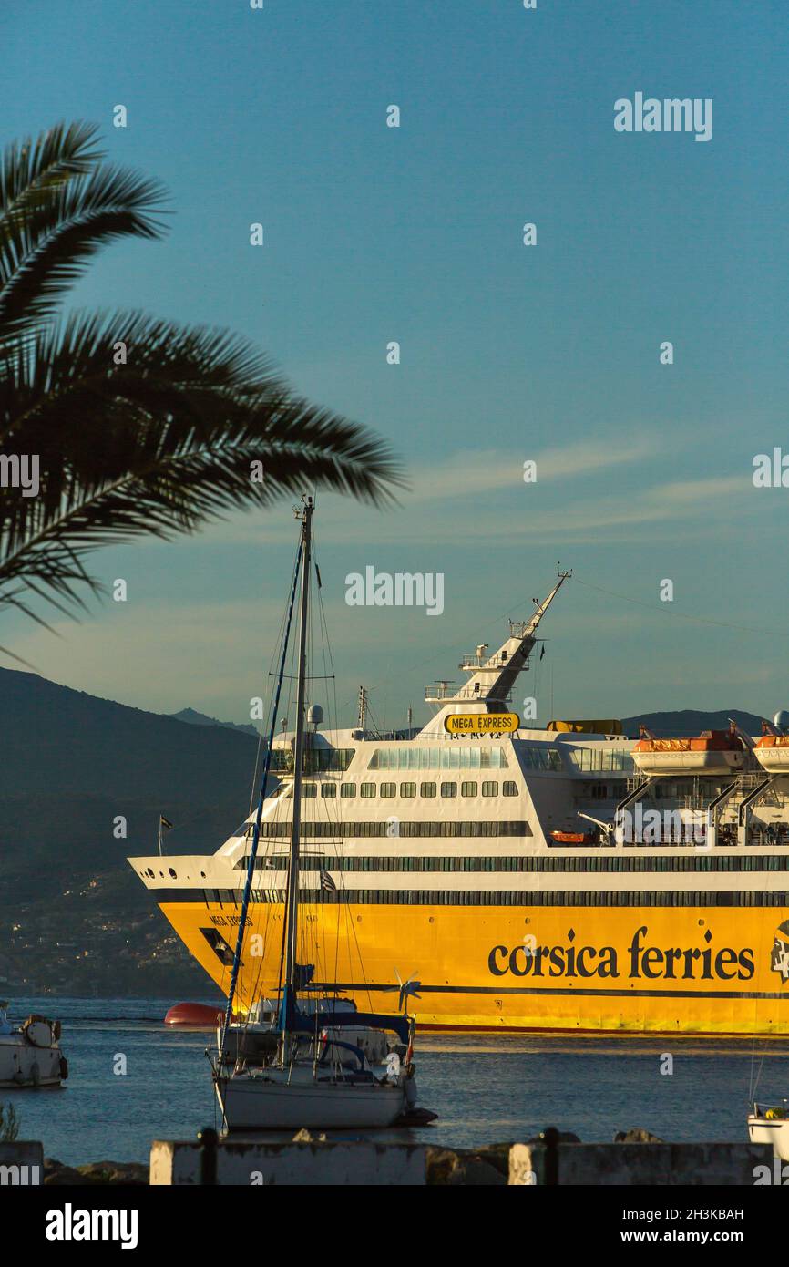 FRANKREICH. SÜDKORSIKA (2A) AJACIO. AMIRAUTE MARINA. KORSIKA FÄHREN FÄHREN-BOOTE VERTÄUT Stockfoto