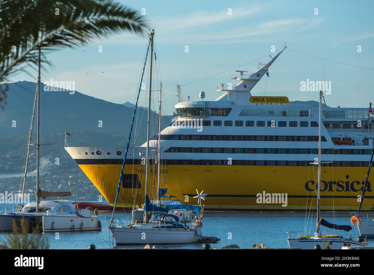 FRANKREICH. SÜDKORSIKA (2A) AJACIO. AMIRAUTE MARINA. KORSIKA FÄHREN FÄHREN-BOOTE VERTÄUT Stockfoto