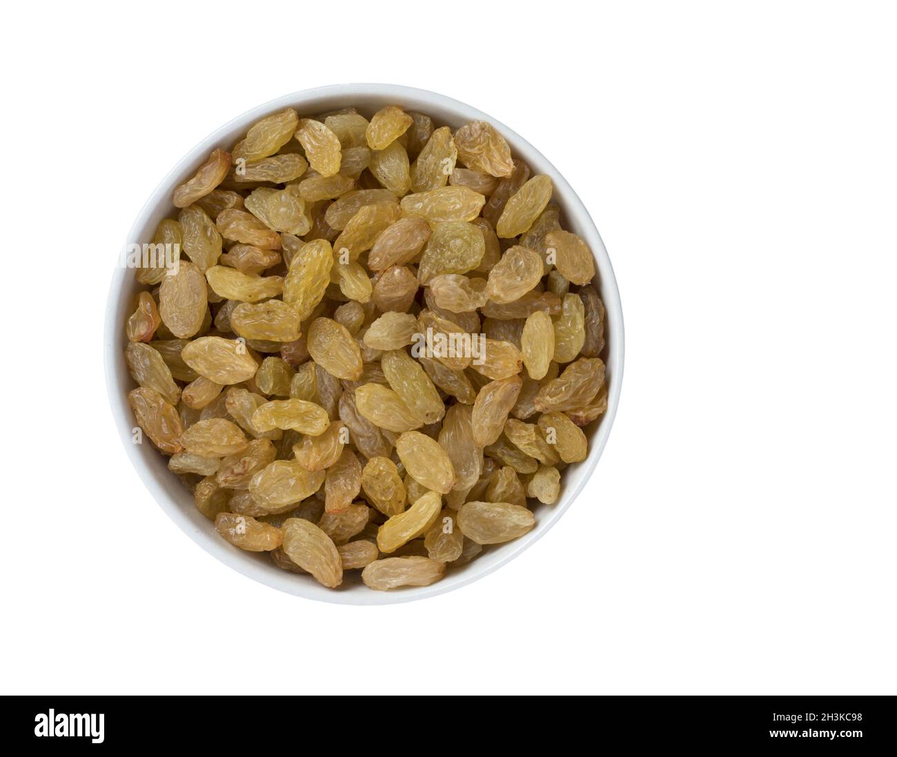 Haufen gelber Rosinen in runder Schale isoliert auf weißem Hintergrund. Golden Dried Seedless Grapes Top Stockfoto