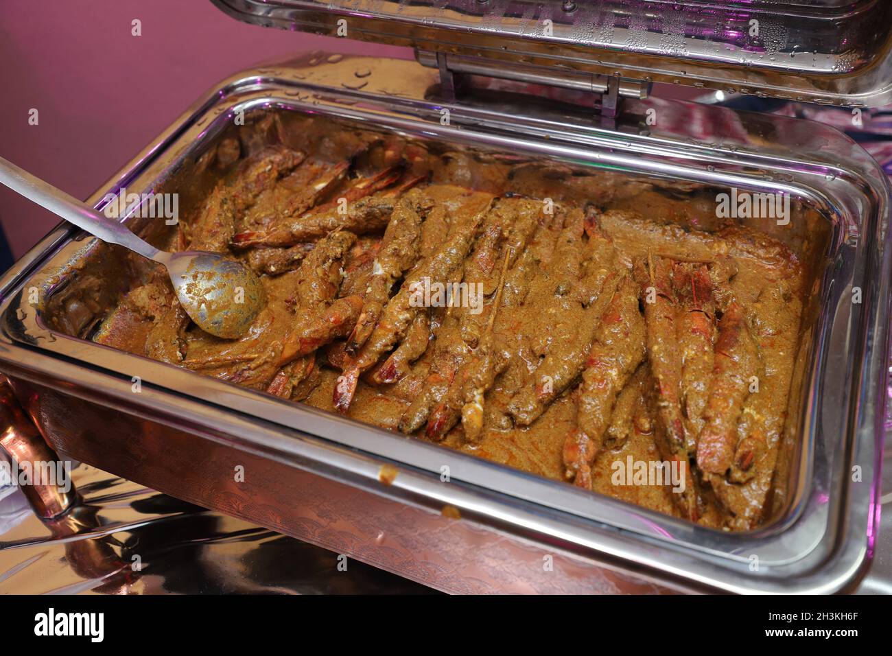 Traditionelles Indisches Chingri Macher Malai Curry (Garnelencurry) Stockfoto