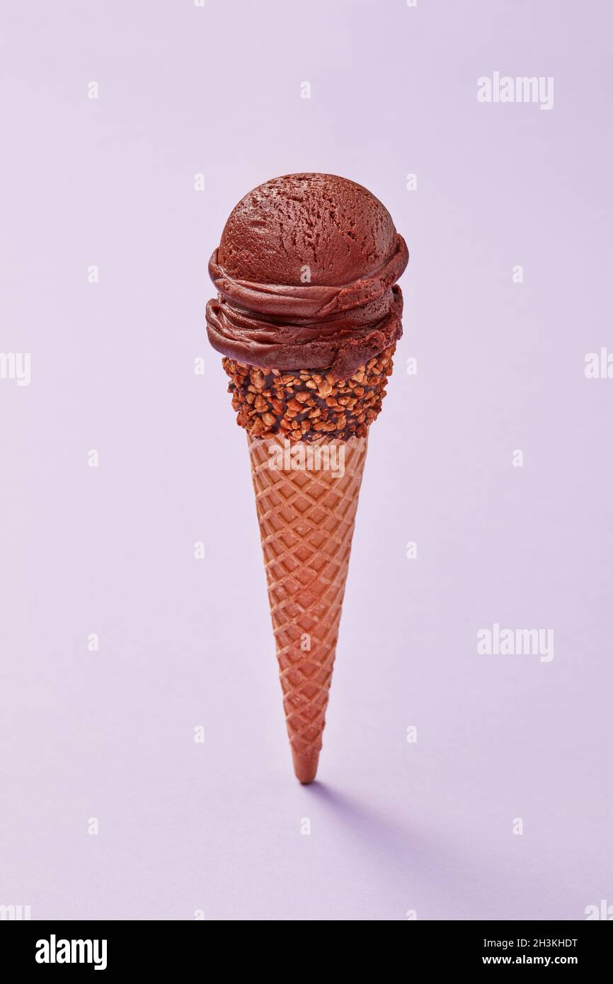 Eis auf rosa Hintergrund Stockfoto