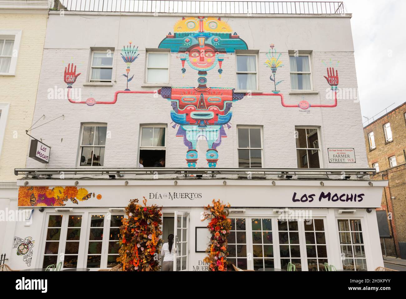 Farbenfrohe Kunstwerke im Restaurant Los Mochis in der Farmer Street, Notting Hill Gate (ehemals Geales Fish Restaurant), Kensington, W8, England, Großbritannien Stockfoto