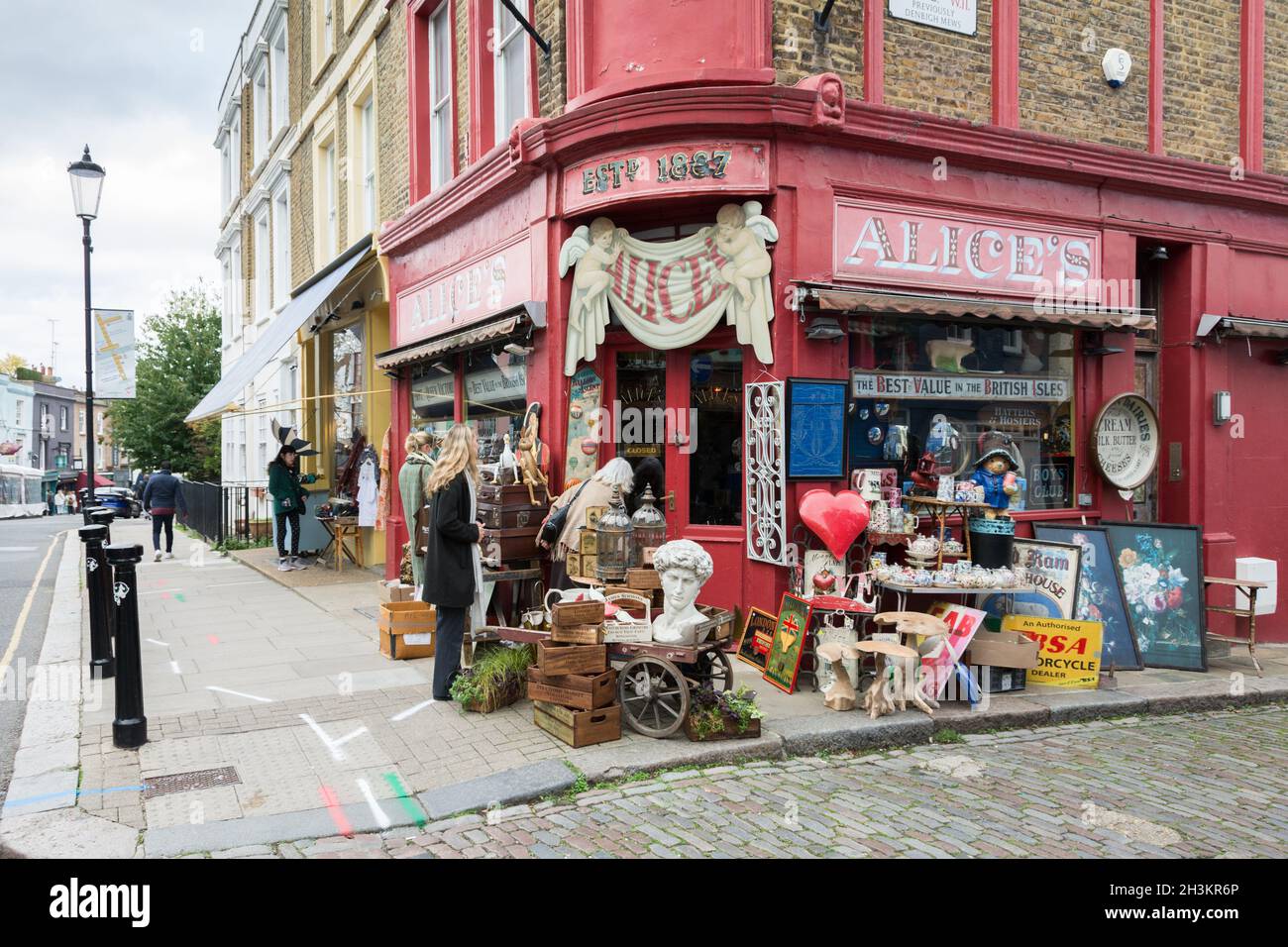 Alice's Antique Shop an der Portobello Road, Kensington, London, England, Großbritannien Stockfoto