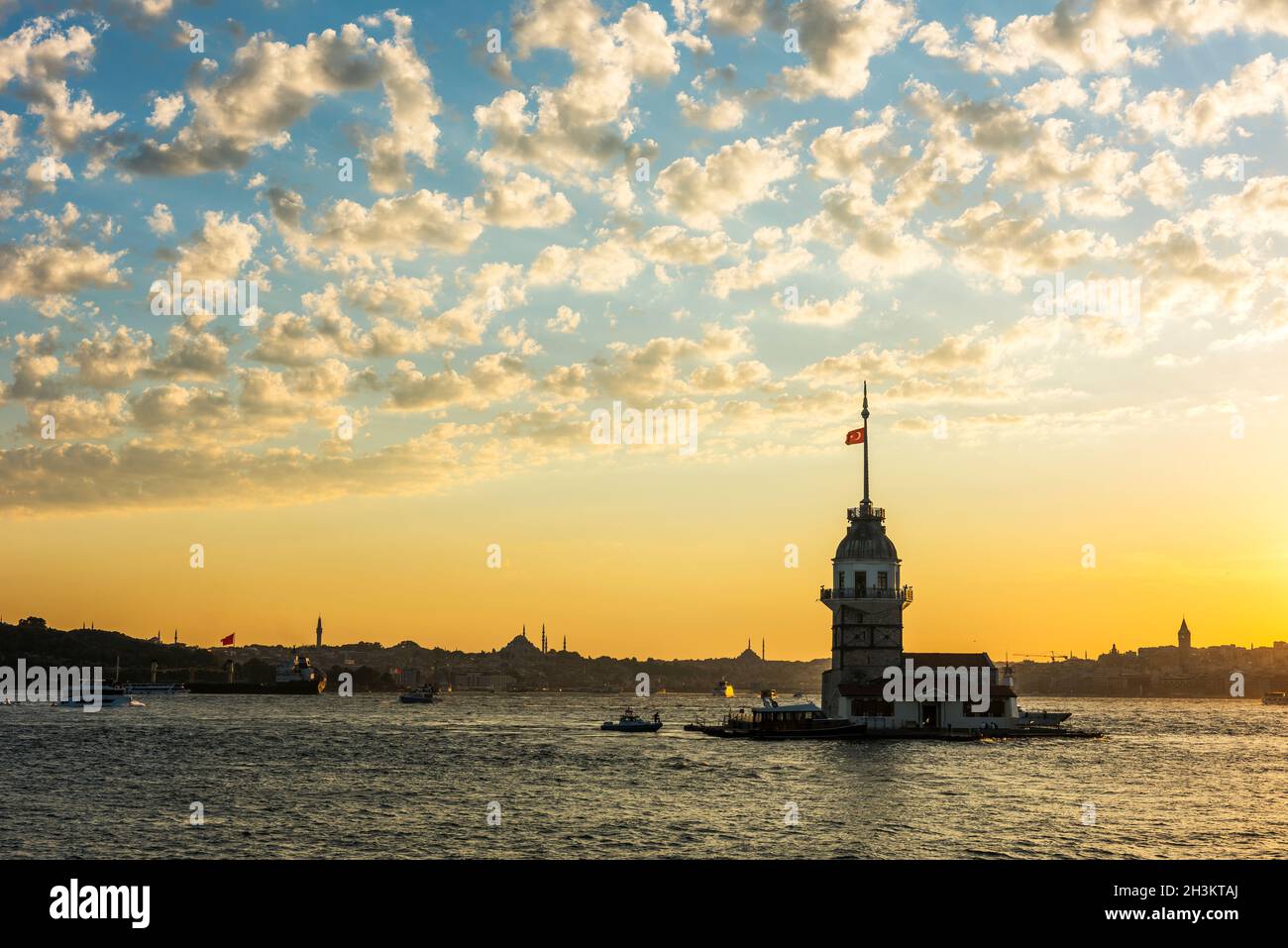 Maiden-Turm mit Sonnenuntergang in Istanbul, Türkei (KIZ KULESI - USKUDAR) Stockfoto