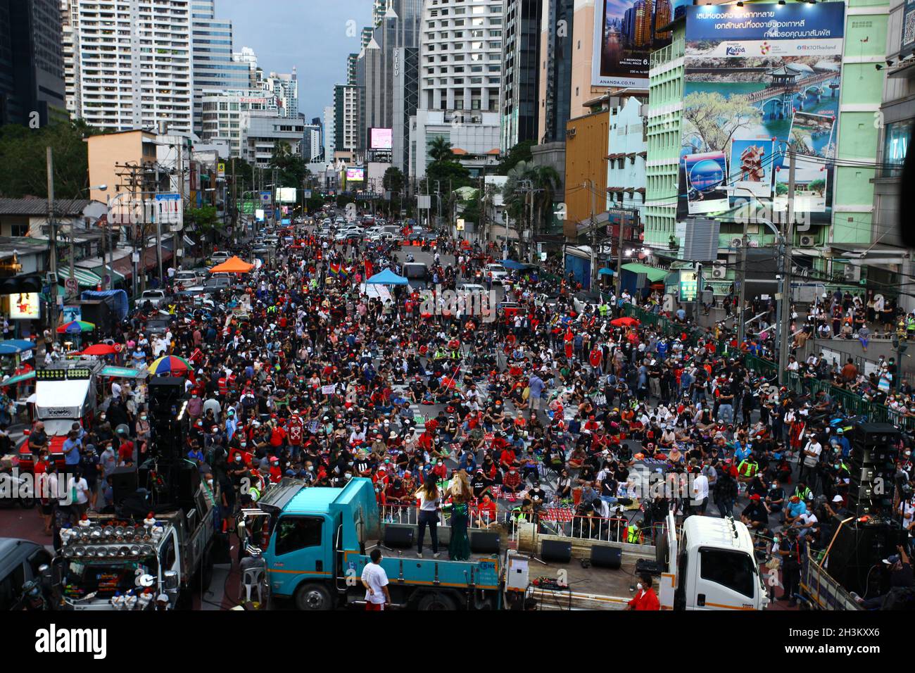 Bangkok, Thailand. September 2021. Ein Protest an der Kreuzung von Asoke, Nattawut Saikua und Sombat Bunngamanong mit dem Titel „Vorwärtsgehen bei der Jagd auf Prayut“, um Premierminister General Prayut Chan-o-cha zu vertreiben. (Foto von Kan Sangtong/Pacific Press) Quelle: Pacific Press Media Production Corp./Alamy Live News Stockfoto