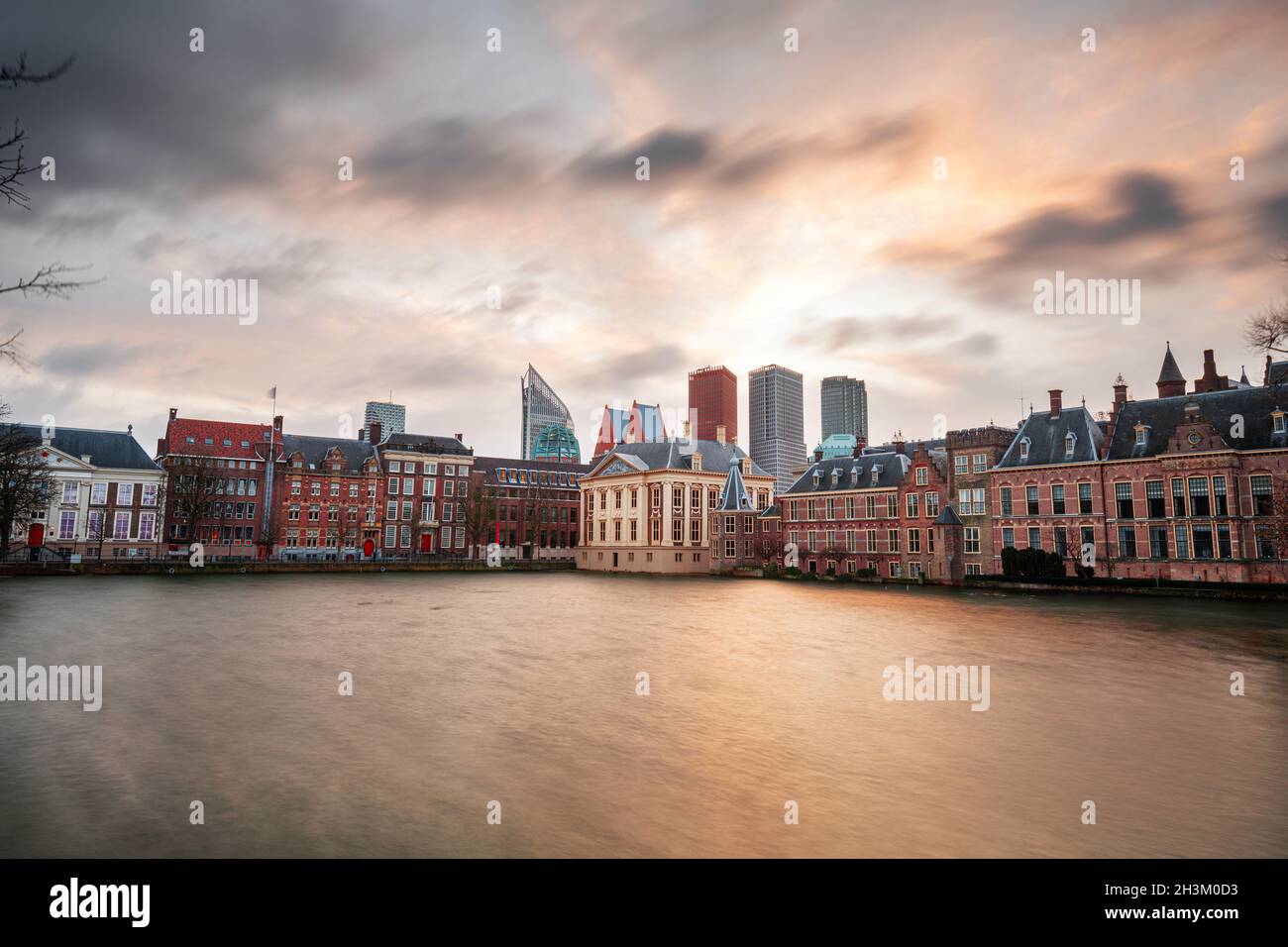 Den Haag, Niederlande Stadtbild bei Nacht. Stockfoto