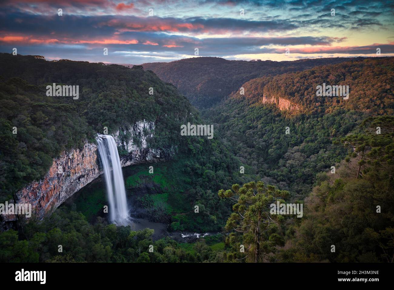 Foto des Caracol Waterall, Canela, Rio Grande do Sul, Brasilien Stockfoto