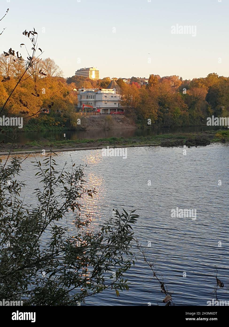 Spaziergang entlang der Ruhr in Mülheim Stockfoto