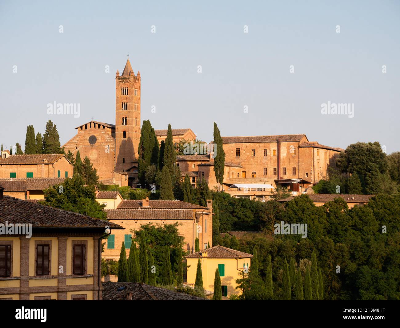 Basilica di San Clemente in Santa Maria dei Servi Kirche im Valdimonte Viertel von Siena, Toskana, Italien Stockfoto