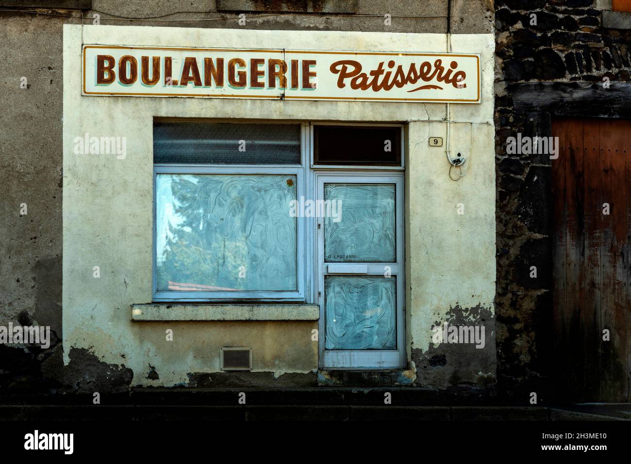 Bäckerei und Konditorei geschlossen, Departement Haute Loire, Auvergne Rhone Alpes, Frankreich Stockfoto