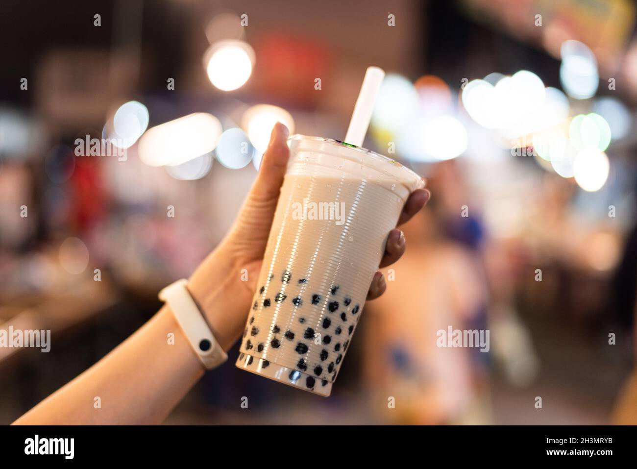 Taiwanesischer Bubble Milk Tee am Nachtmarkt Stockfoto