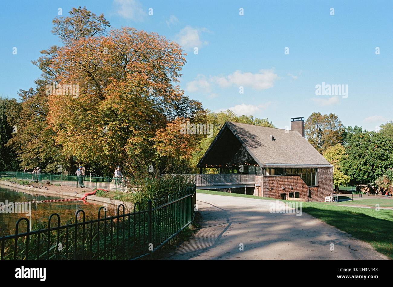 Das Café im Crystal Palace Park, South East London, Großbritannien, im Herbst Stockfoto