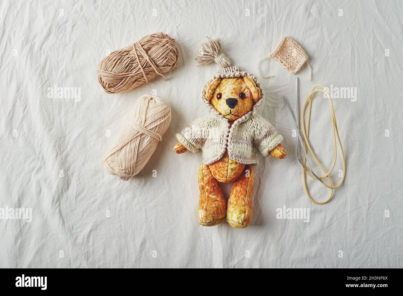 Teddybär handgemacht -Fotos und -Bildmaterial in hoher Auflösung – Alamy