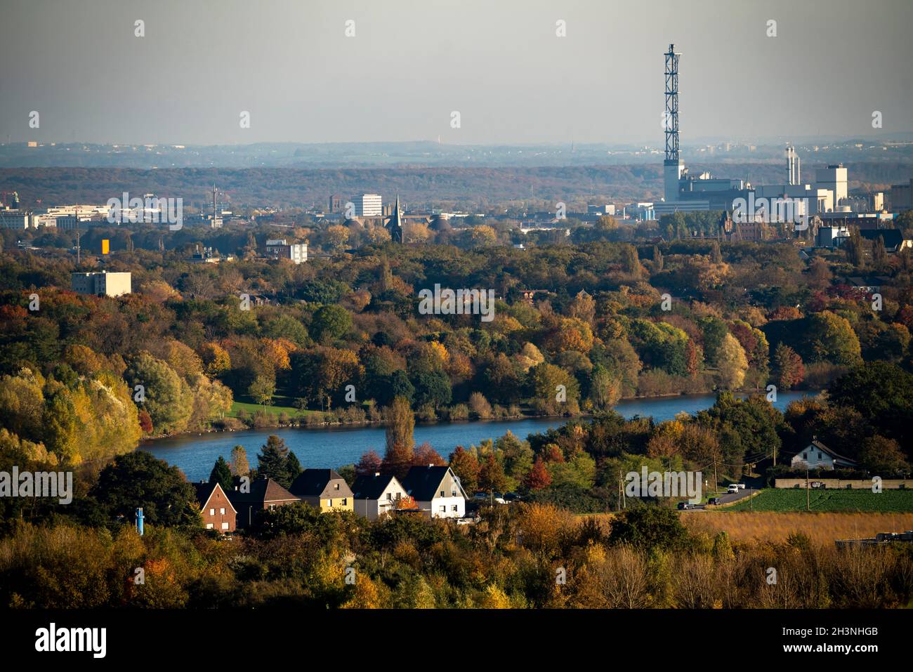 Blick über den Uettelsheimer See, Richtung Duisburg-Zentrum, Nordrhein-Westfalen, Deutschland, Stockfoto