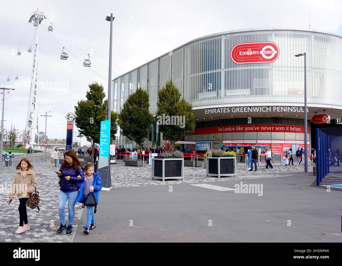 O2 Arena und die Emirates Seilbahn in Greenwich, London, Großbritannien Stockfoto