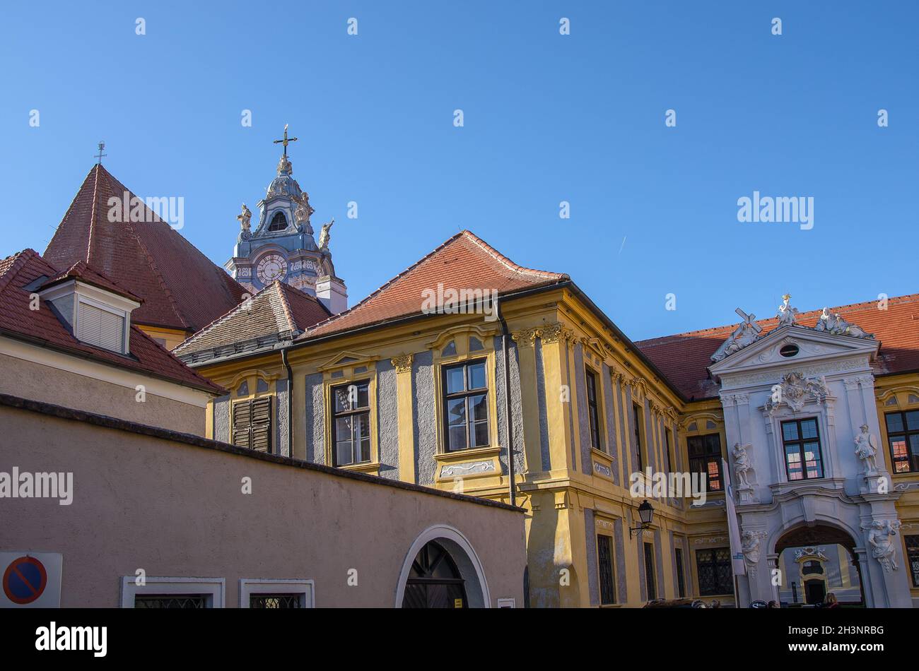 Dürnstein, eine kleine Stadt an der Donau im Kreis Krems-Land, gehört zu den meistbesuchten touristischen Destinationen in der Wachau. Stockfoto