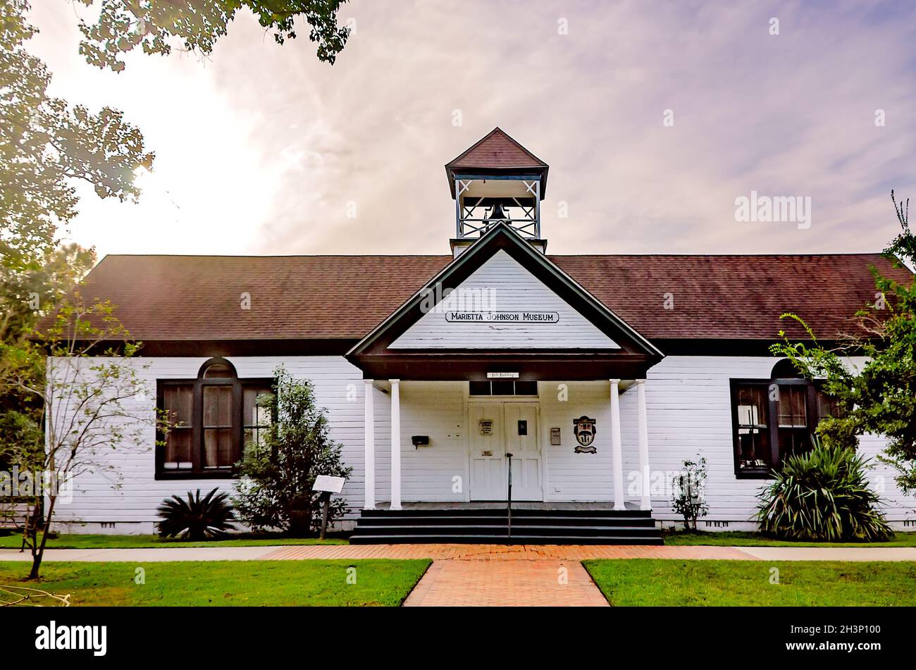 Das Bell Building, in dem sich das Marietta Johnson Museum befindet, ist auf dem Campus des Coastal Alabama Community College in Fairhope, Alabama, abgebildet. Stockfoto