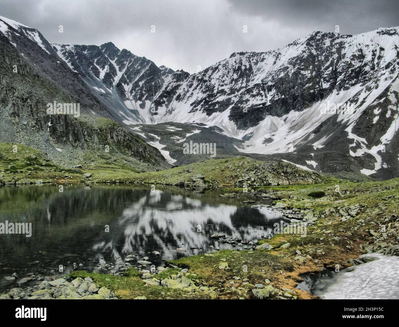 Die Natur ist altai. Berglandschaft, Wälder und Stauseen von altai. Stockfoto