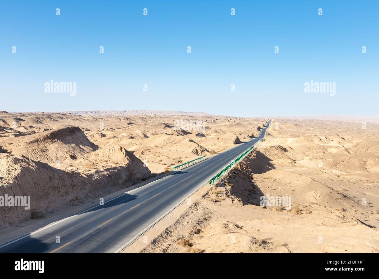 Wellige Straße in qinghai Stockfoto