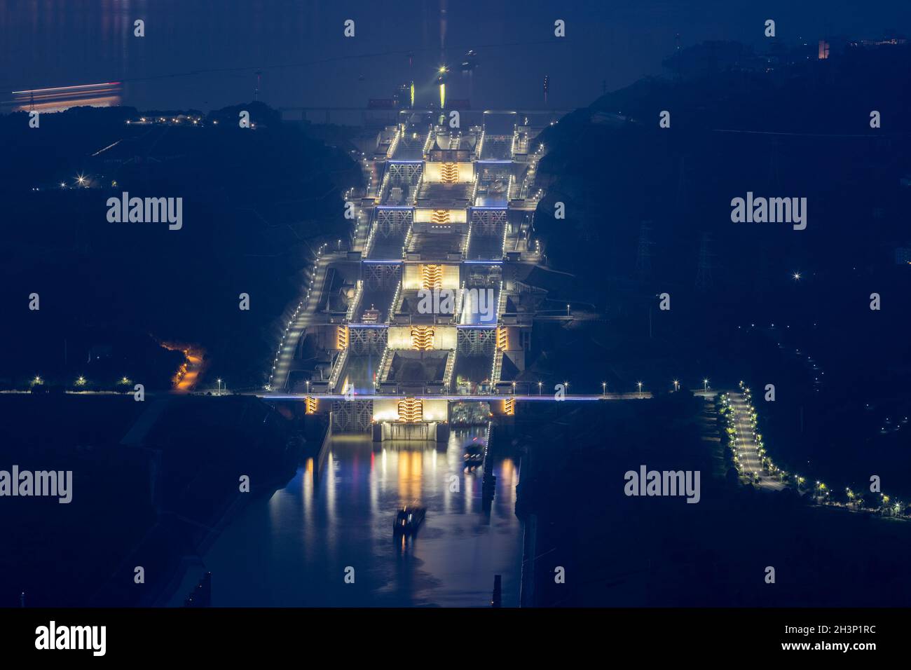 Nachtaufnahme von drei Schluchten, fünfstufiger Schiffsschleuse Stockfoto