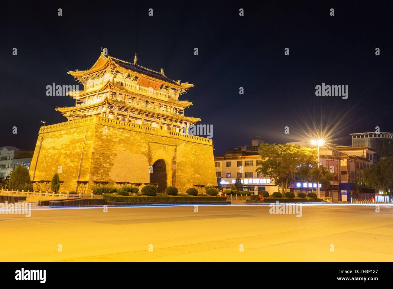 Longxi weiyuan Turm in der Nacht Stockfoto