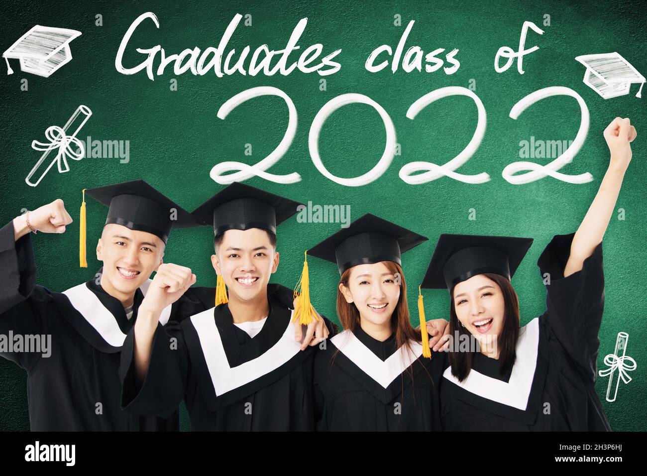 Eine Gruppe von Studenten, die zusammen stehen, und eine Klasse von 2022 Konzepten. Stockfoto