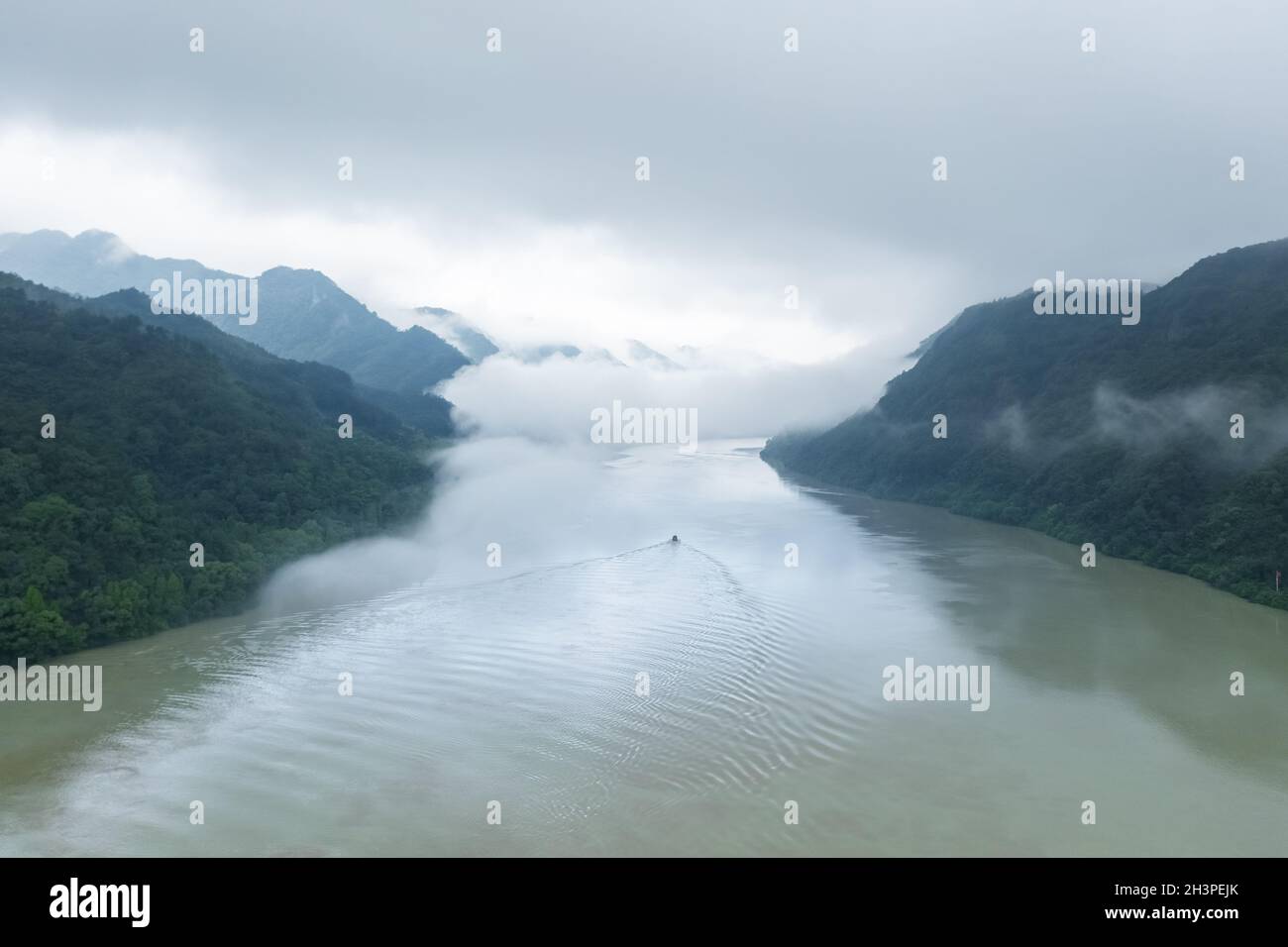Luftaufnahme des schönen fuchun Flusses nach Regen Stockfoto