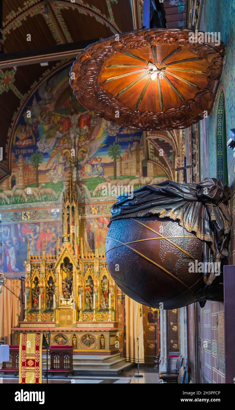 Innenraum der Basilika des Heiligen Blutes - Brügge Belgien Stockfoto