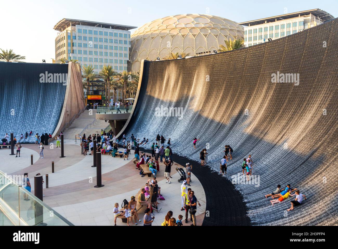 Dubai, VAE - 10.20.2021 Wasserspiel auf der EXPO 2020 im Mobilitätsviertel Stockfoto