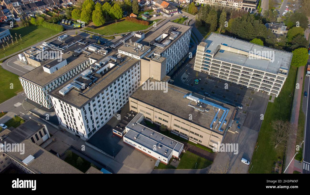 Turnhout, Belgien, 27. April 2021, Vogelperspektive des AZ Sint Elizabeth Krankenhauses in der Stadt Turnhout, Belgien, aufgenommen Stockfoto