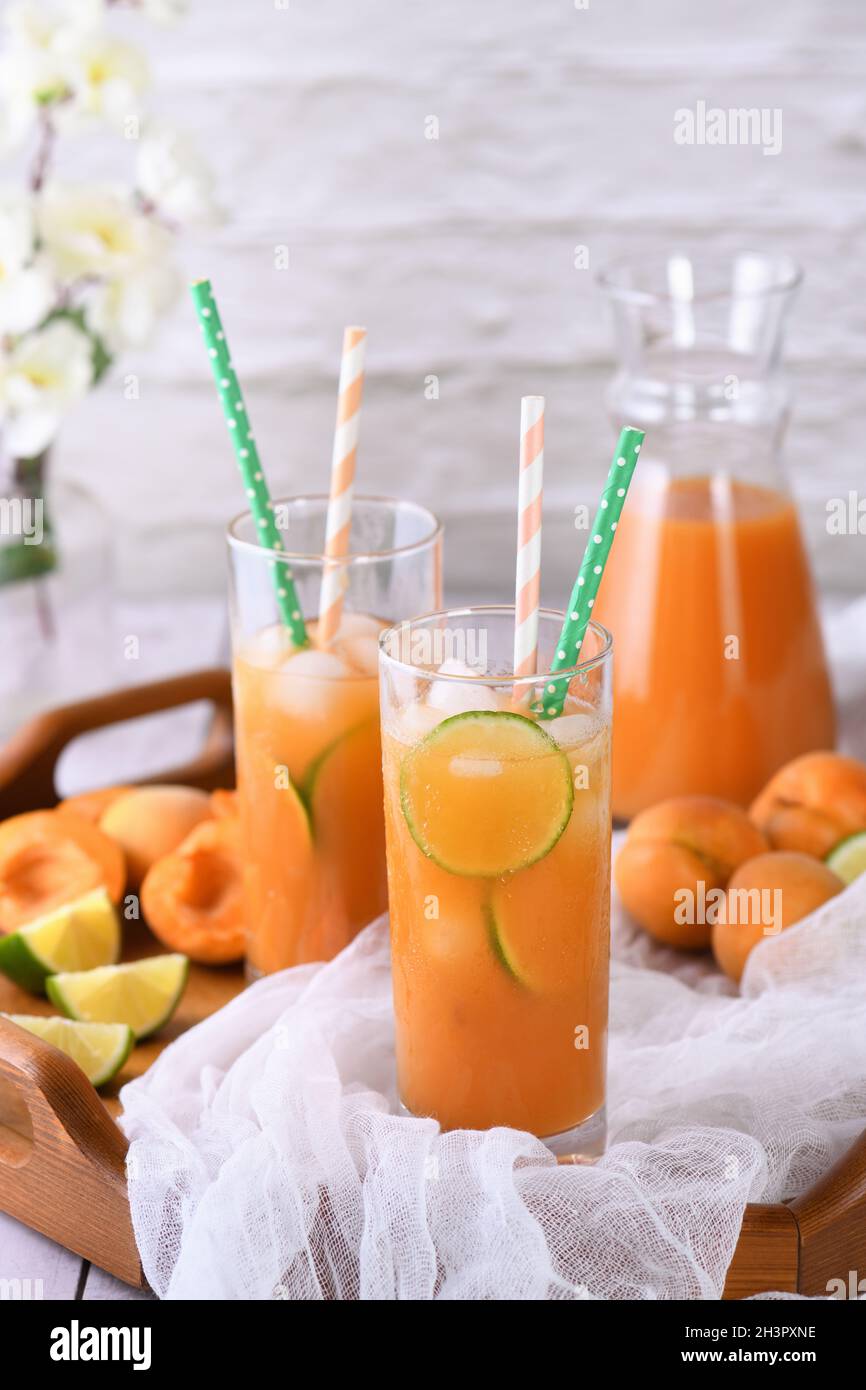 Aprikosenkalk, alkoholfreier Cocktail Stockfoto