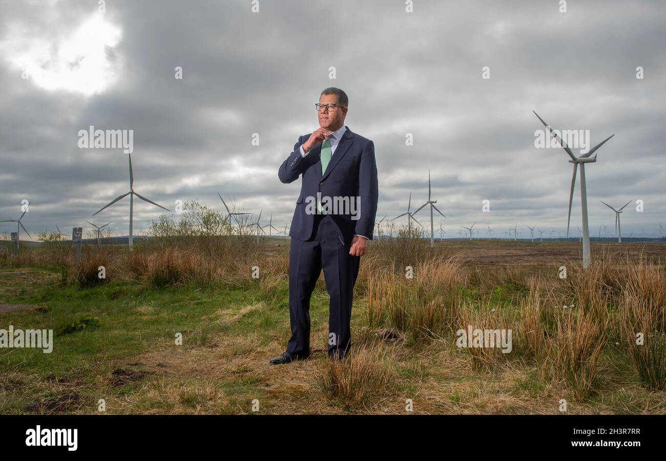 Alok Sharma President der COP26 bei einem Besuch im Windpark Whitelee, Glasgow Stockfoto
